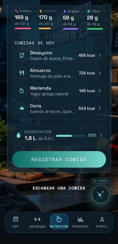 Captura real de la pestaña Nutrición con PRO: las comidas del día con sus calorías y la hidratación.
